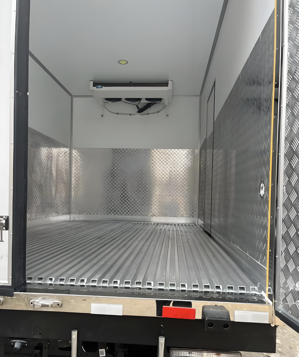 Unit Penyimpanan Dingin Medis Terpasang di Kendaraan