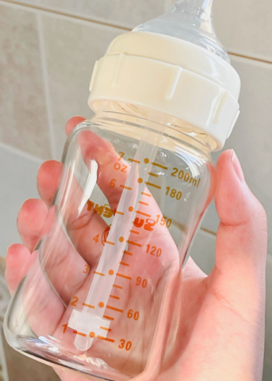 กระปุกเก็บสูตรนมทารกที่มีเครื่องชั่งความแม่นยำ สามารถถอดได้ พร้อมเครื่องหมายการวัด 10 กรัม