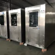 Cabine de décontamination à air soufflé double pour deux personnes avec verrouillage interverrouillé