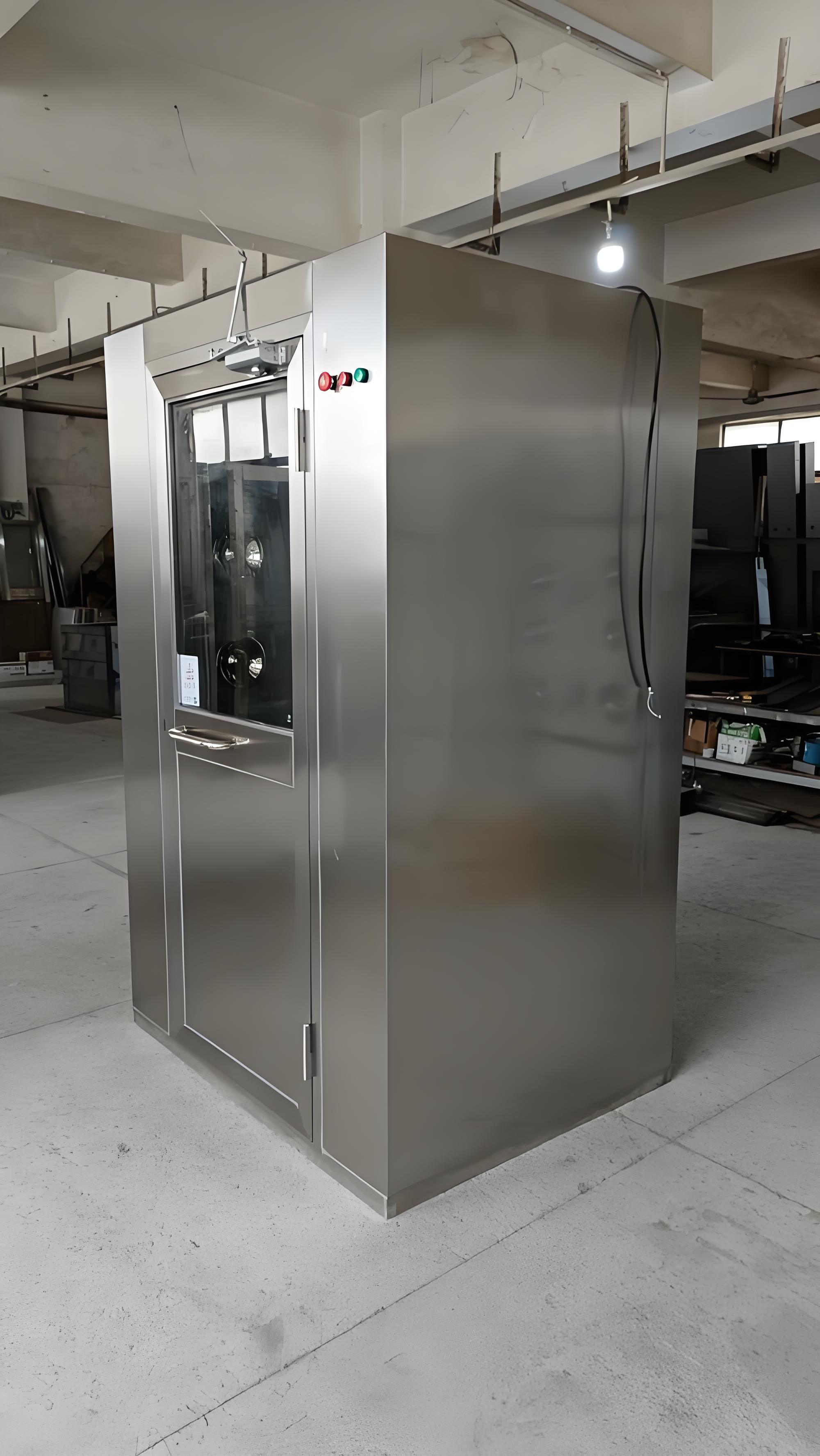 Cabine de décontamination à air soufflé double pour deux personnes avec verrouillage interverrouillé