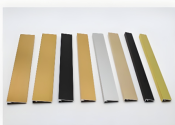 Barre <span>plate</span> en <span>aluminium</span> poli miroir pour applications décoratives