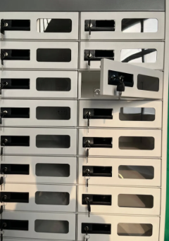 Casier intelligent de livraison de plats à emporter sur campus