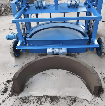 Machine de formage de gouttières U en béton préfabriqué