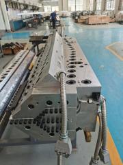 Matrice de co-extrusion pour panneaux composites