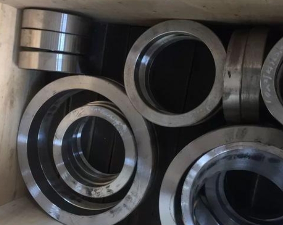 Moule d'extrusion à froid pour fixations en acier inoxydable