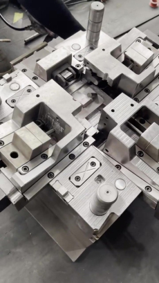 Moule d'extrusion plastique de précision pour tuyaux PE/PP