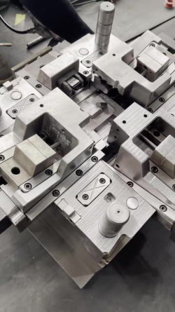 Precision <span>Plastic</span> <span>Extrusion</span> Mold for PE/PP Pipe