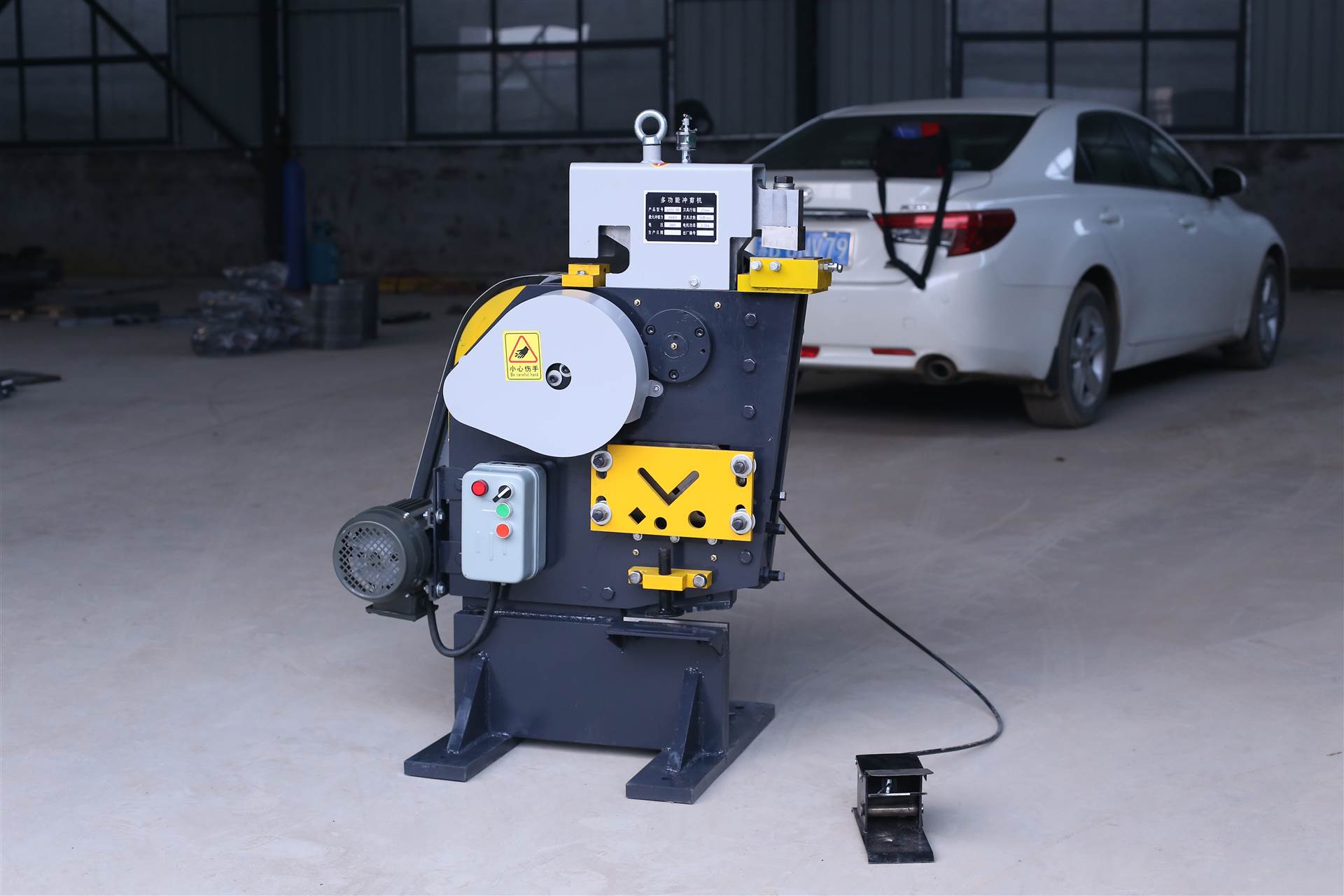 Máy đục và cắt lưới thép tự động hoàn toàn CNC