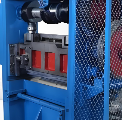 Machine de poinçonnage et de cisaillement pour mailles d'acier à faible bruit et respectueuse de l'environnement