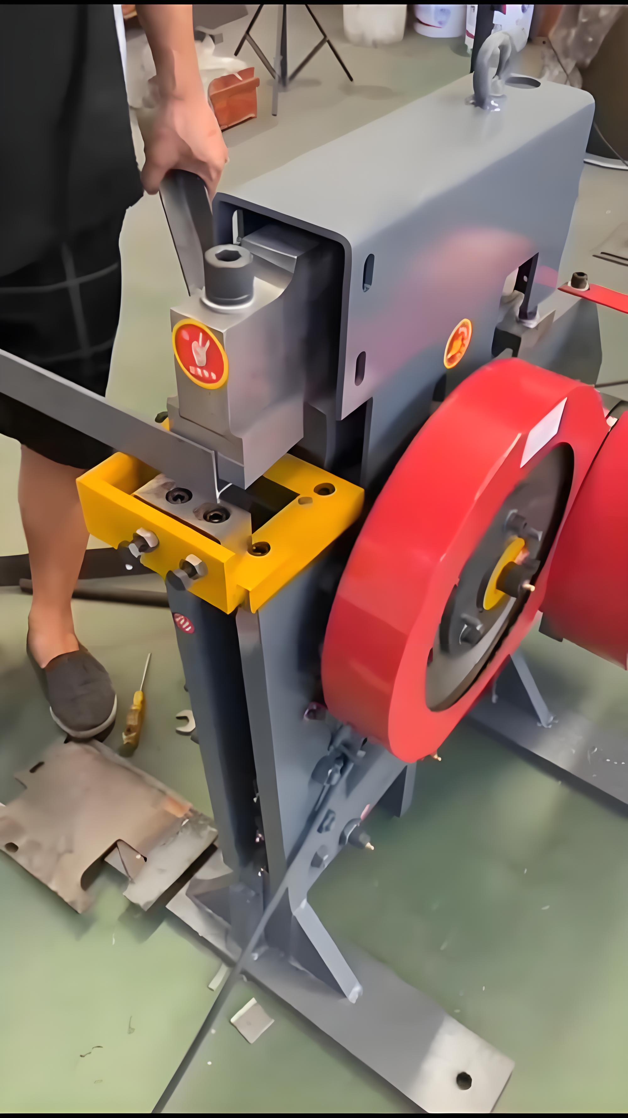 Small Desktop Manual Steel Mesh Punching and Shearing Machine