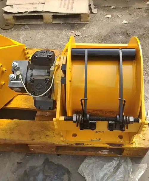 Treuil hydraulique de traction de câbles marins