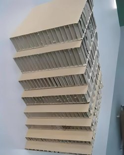 กระดาษบอร์ดรังผึ้งสำหรับเติมและรองรับเฟอร์นิเจอร์