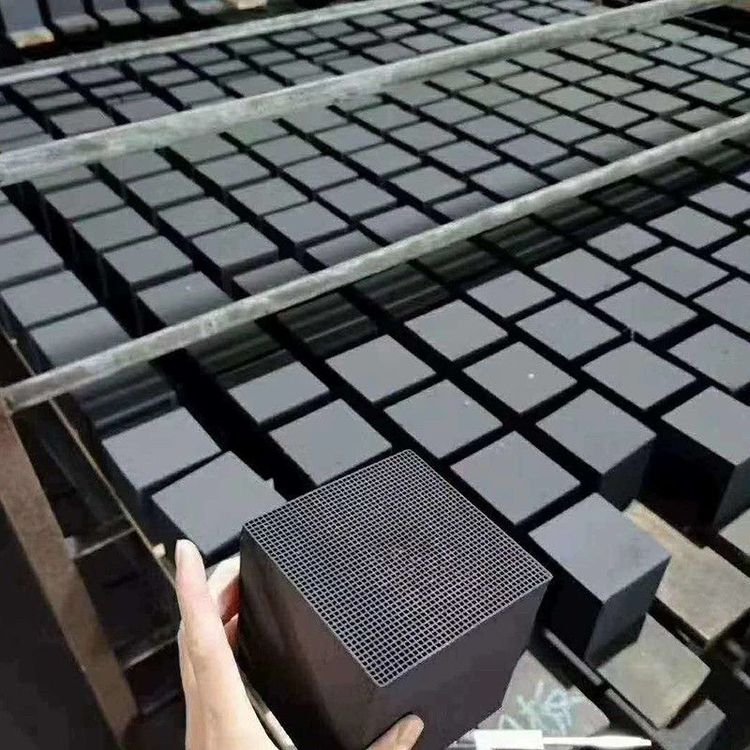 ถ่านขุดไม้หัวมันอ่อนแบบหัวมันสำหรับกำจัดฟอร์มาลดีไฮด์ในครัวเรือน