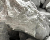 ผงวอลลาสโตไนต์ที่มีธาตุเหล็กต่ำสำหรับสลักป้องกันโลหะประมง