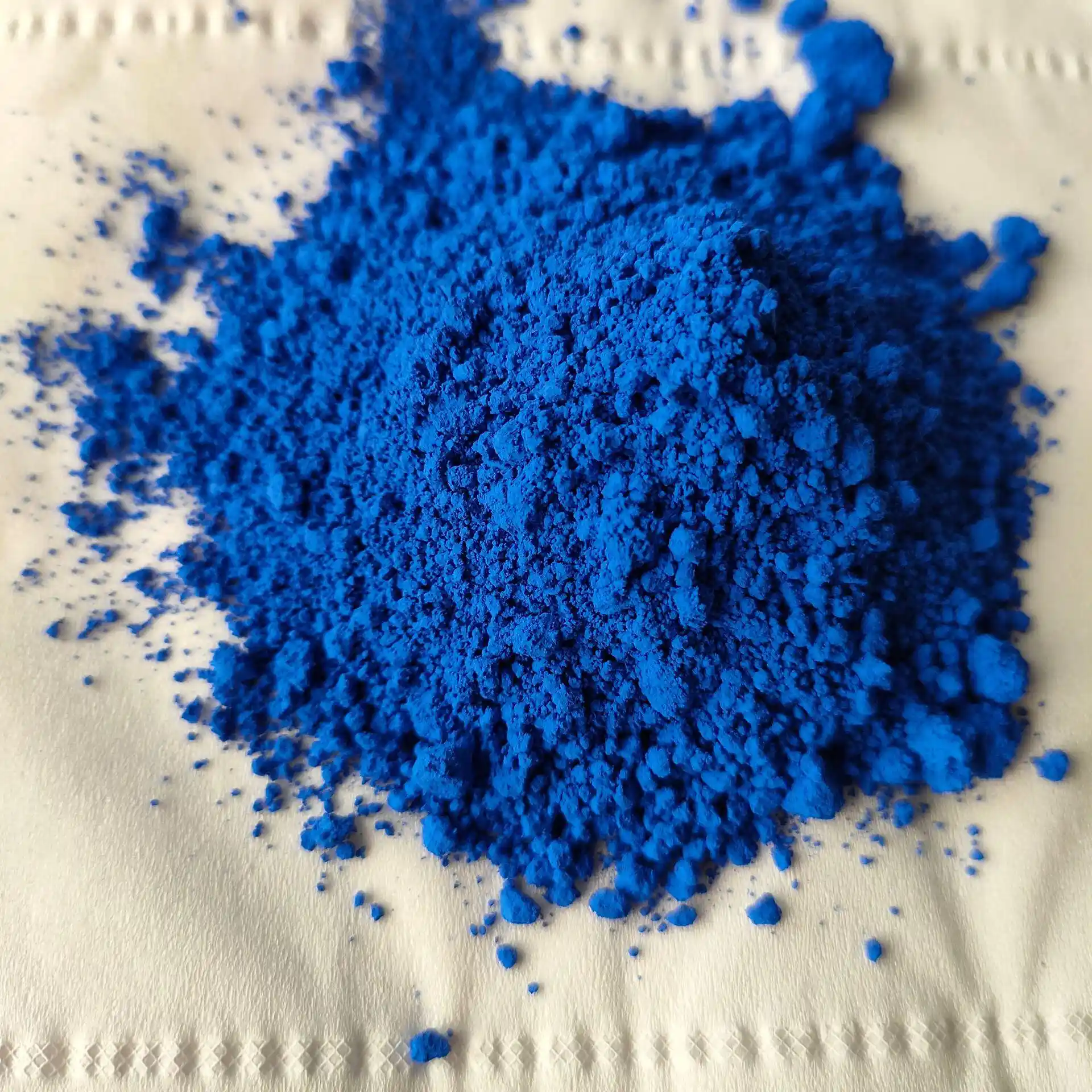 High Temperature Resistant Iron Oxide Blue Pigment for Ceramic Glazes