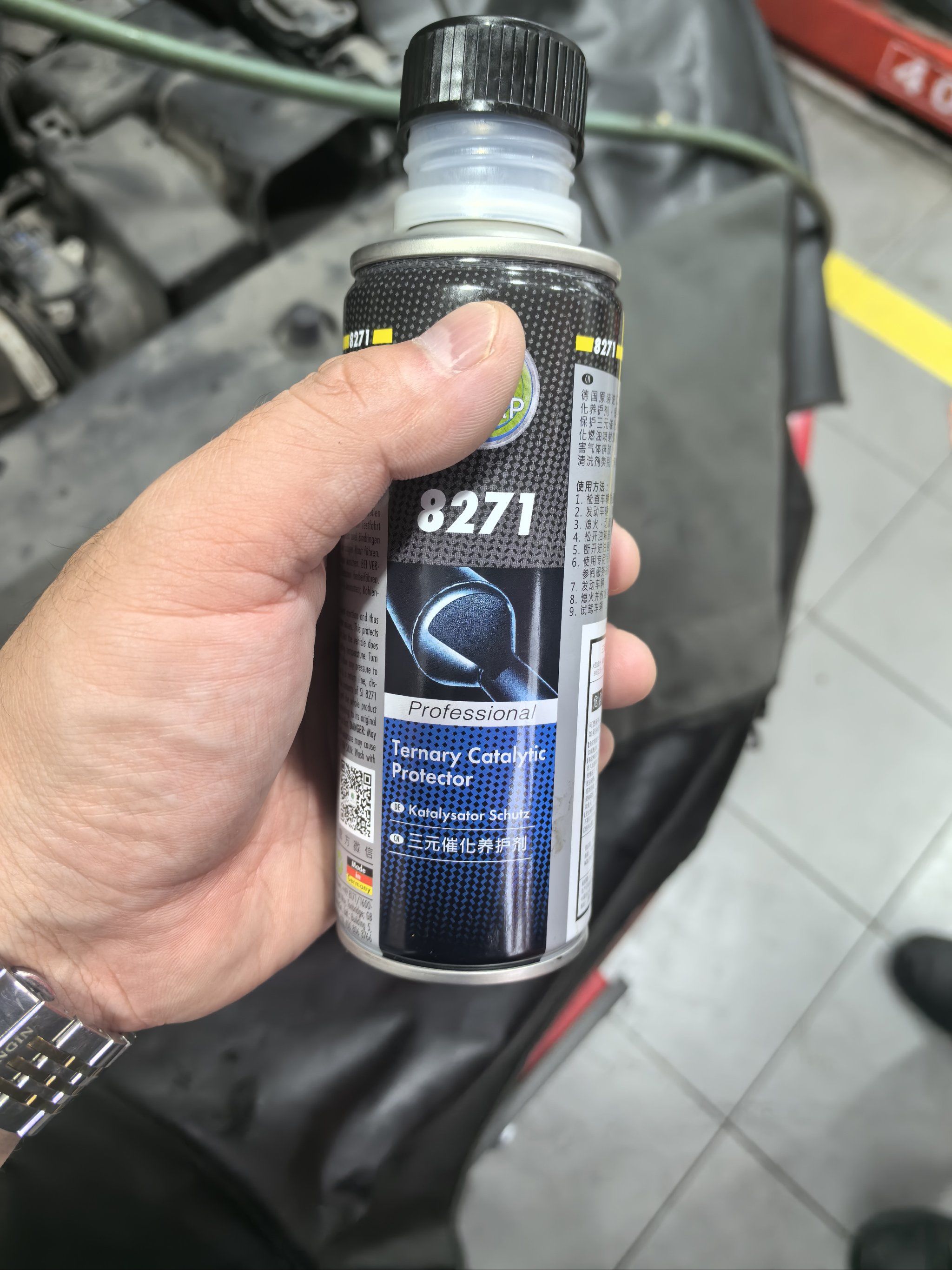 Nettoyant de dépôts de carbone pour moteurs à combustion interne