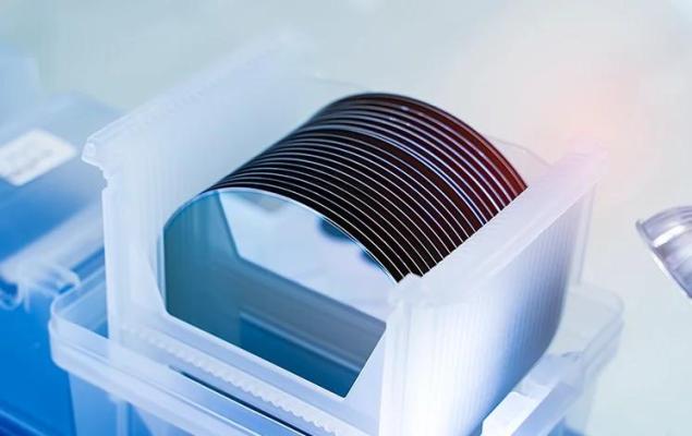 Agent de nettoyage spécial pour plaquettes semi-conductrices