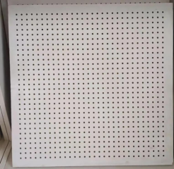 แผ่นพีซีอลูมิเนียมดูดเสียงที่มีรูเจาะ