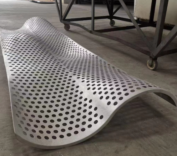 แผ่นอลูมิเนียมประดับรูปทรงพิเศษโค้งคู่