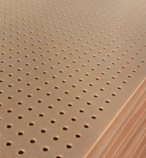 Panneau acoustique perforé en fibre de polyester recyclé