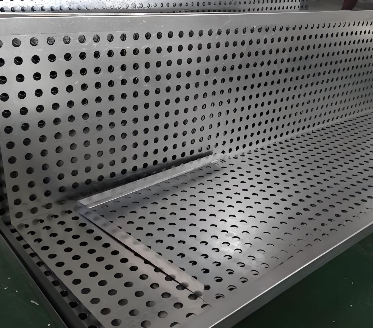 Panneau acoustique de plafond perforé en acier galvanisé