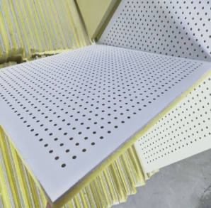 Panel Langit-langit Penyerap Suara Aluminium-Magnesium-Mangan Berlubang