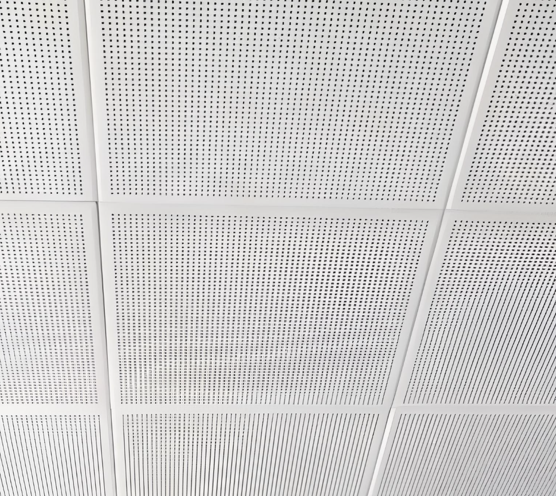 แผ่นเพดานอลูมิเนียมรูขุมขนเล็กสำหรับลดเสียงวิศวกรรม