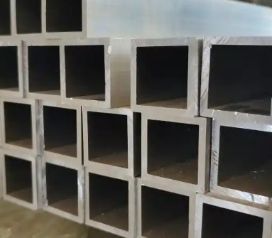 Tubes carrés en aluminium revêtus de fluorocarbone, résistants aux intempéries pour extérieur