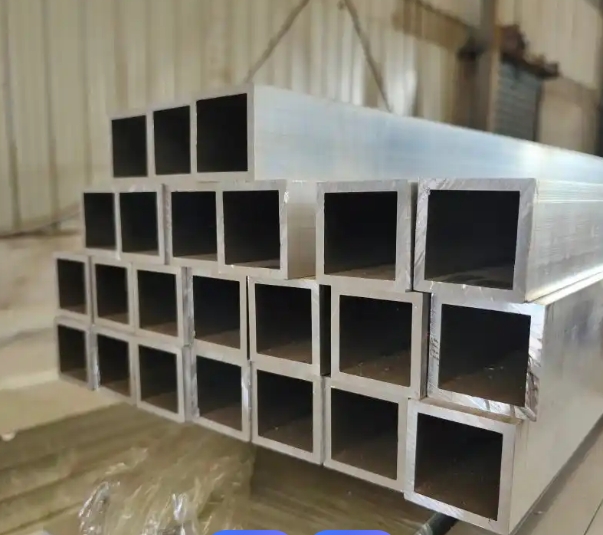 Tubes carrés en aluminium revêtus de fluorocarbone, résistants aux intempéries pour extérieur