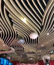 ท่ออลูมิเนียมสี่เหลี่ยมเจาะรูสำหรับดูดเสียง สำหรับห้องประชุม