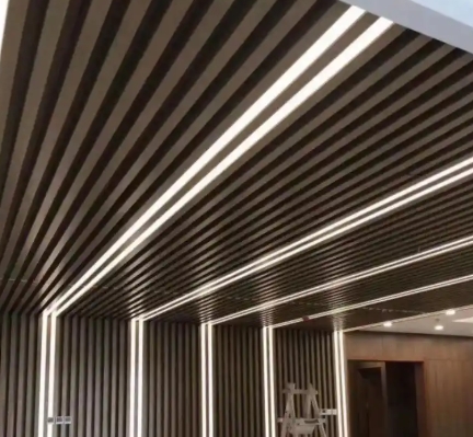 一体型LEDストリップ搭載アルミ角パイプ