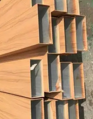 ท่ออลูมิเนียมรูปสี่เหลี่ยมลายไม้เคลือบผง