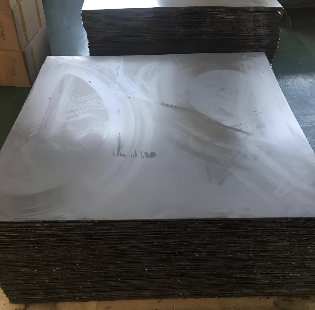 グラフェン強化金属複合パネル