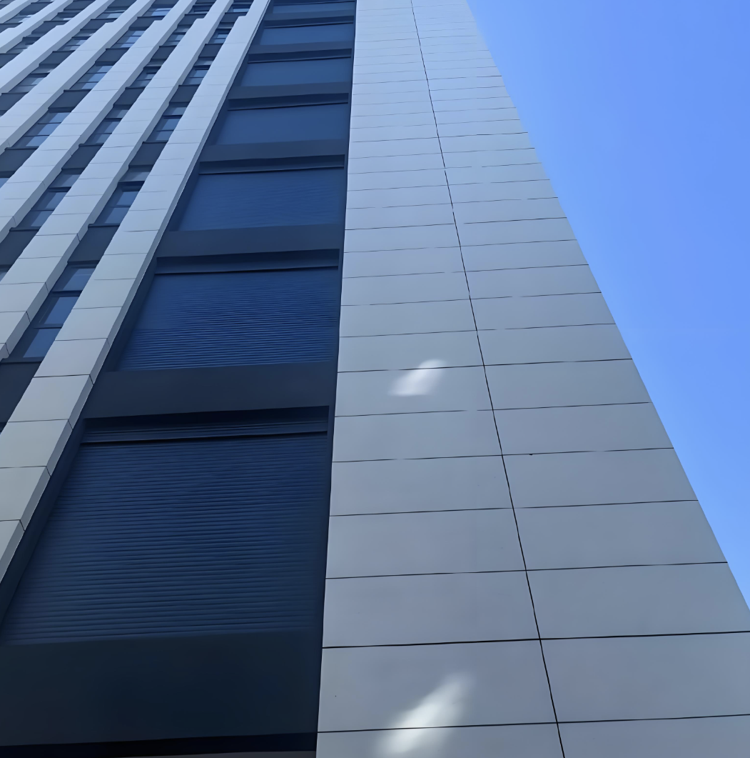 แผนโลหะผสมอลูมิเนียม-เหล็กพ่นฟลูออโรคาร์บอนสำหรับผนังภายนอกอาคาร