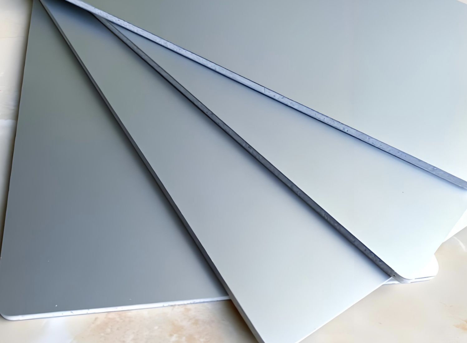 แผ่นโลหะผสมไทเทเนียม-อลูมิเนียม ระดับอวกาศ