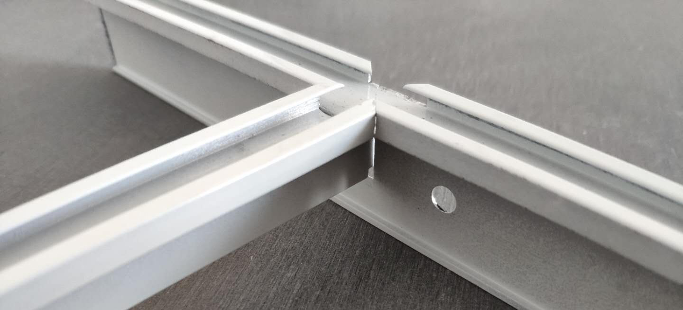 Keling Langit-Alumunium Alloy U-Bentuk Tersuspensi Komersial