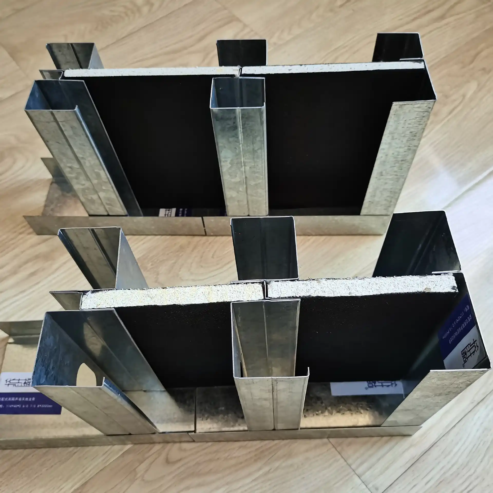 โครงข่ายอลูมิเนียมอัลลอยสำหรับกำแพงแบ่งพื้นที่เบา