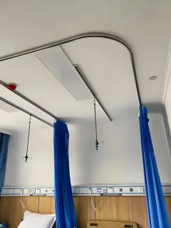Rail médical de perfusion pour chambres d’hôpital