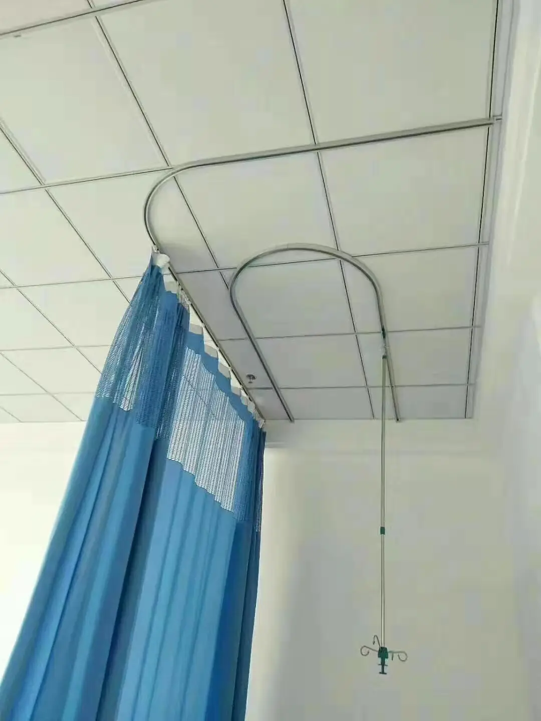 Rel Medis Bedah Ruang Bersih Terpasang di Langit-langit