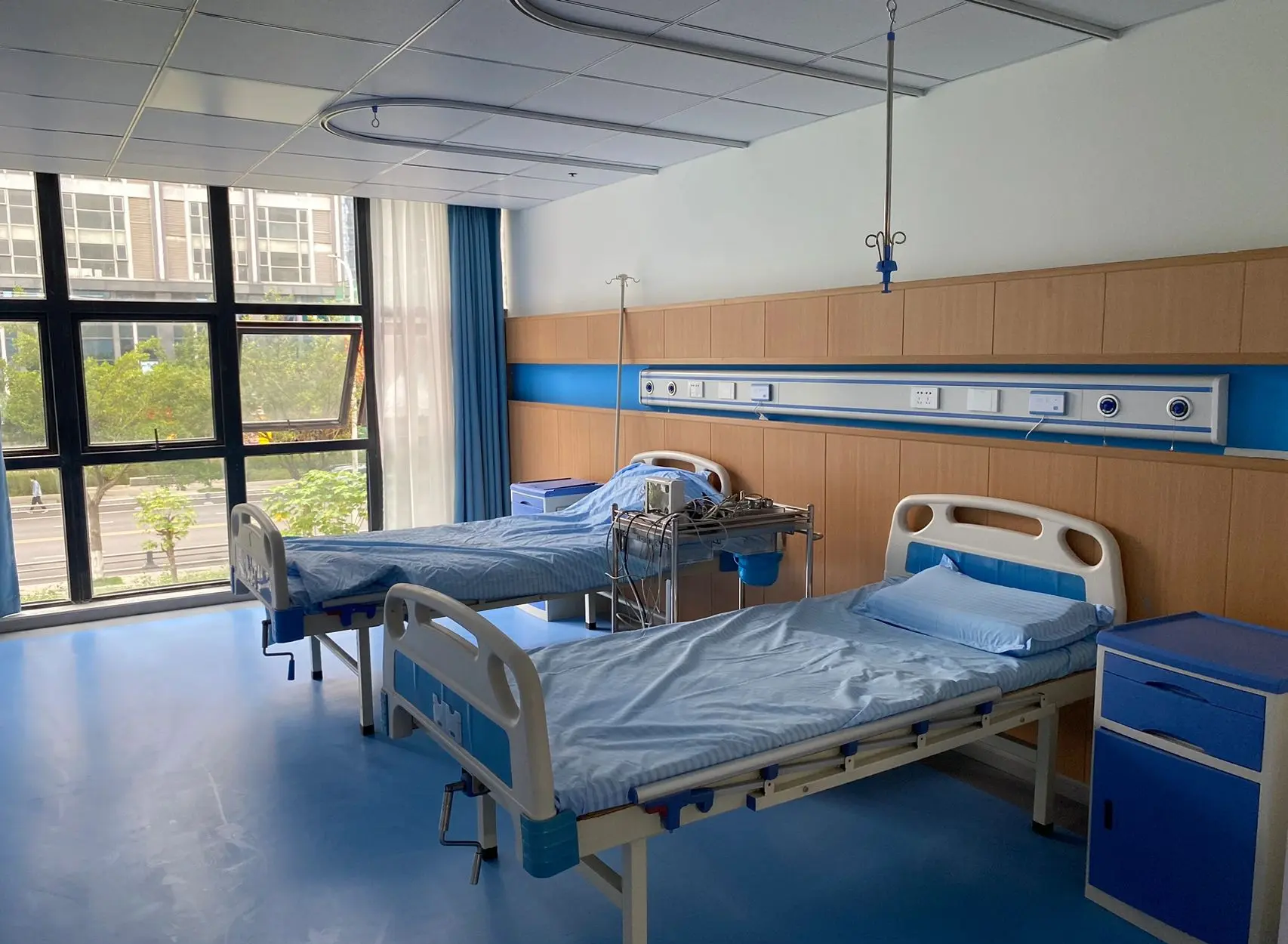 Rail médical mobile de surveillance des patients au chevet