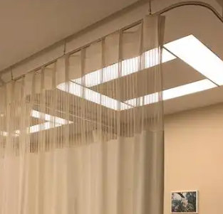 Rel Kereta Peralatan Sinar-X Mobile di Bagian Radiologi