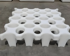 Dalles de gazon en plastique recyclé à 99%