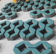 Paver Rumput Berat yang Siap Digunakan dengan Forklift