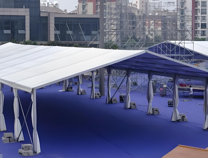 Tente d'exposition à portée libre