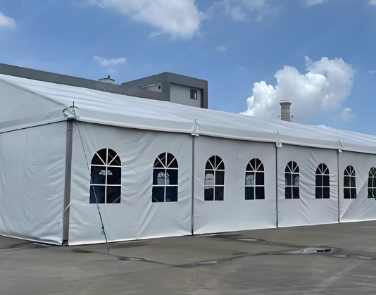 Tente de stockage industrielle à chapiteau