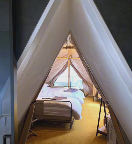 Tente de glamping luxueuse