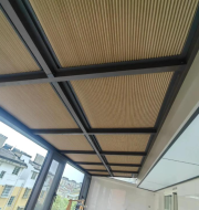 รูลเลอร์ชัตเตอร์กันลมด้วยมอเตอร์พลังงานแสงอาทิตย์ สำหรับระเบียงกลางแจ้ง