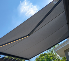 ม่านลูกกลิ้งป้องกันลมสำหรับเทอร์เรซกลางแจ้งแบบพับได้