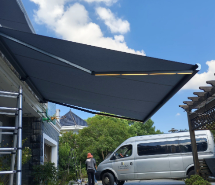 折りたたみ式屋外テラス用防風ローラーシャッター