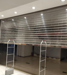 店舗用床から天井までの耐風ロールブラインド